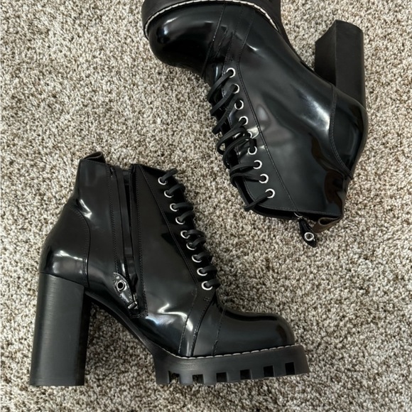 Louis Vuitton a pair of black high-heeled platform boots with laces. - Picture 1 of 10